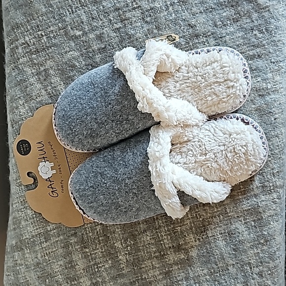 Slippers - Picture 1 of 4